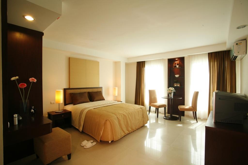 Romance Hotel Bangna Бангкок Экстерьер фото